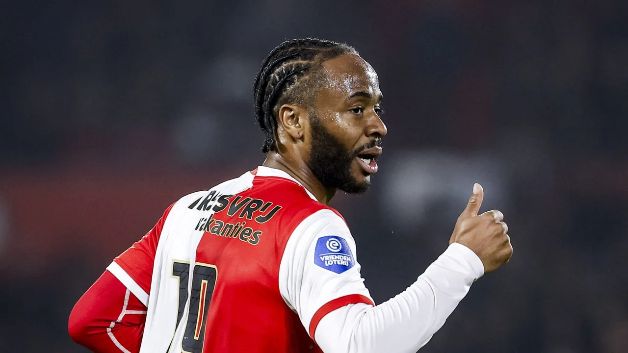 روبن فان بيرسي يراهن على دور رئيسي لرحيم ستيرلينج في تشكيل فينورد